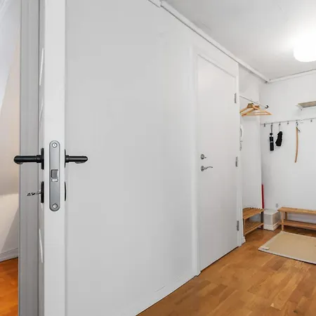 Renovated With Mountain Views Μπέργκεν